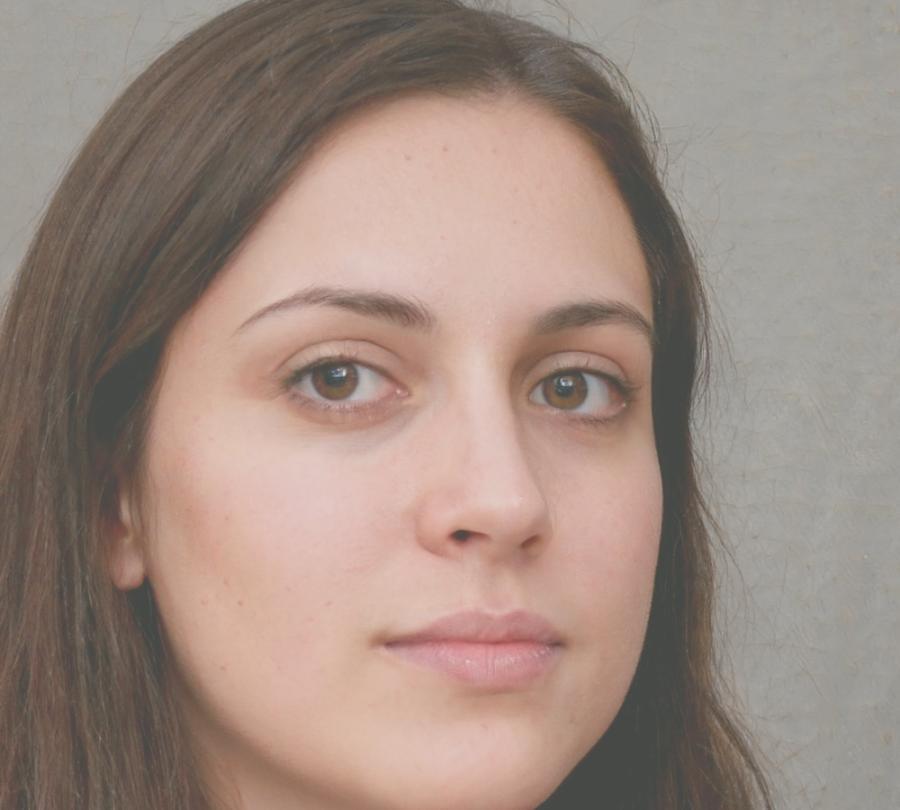 Portrait d'Amélie Roussel, spécialiste en optimisation de trésorerie