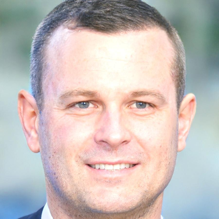 Portrait de Loïc Beaumont, expert en analyse financière